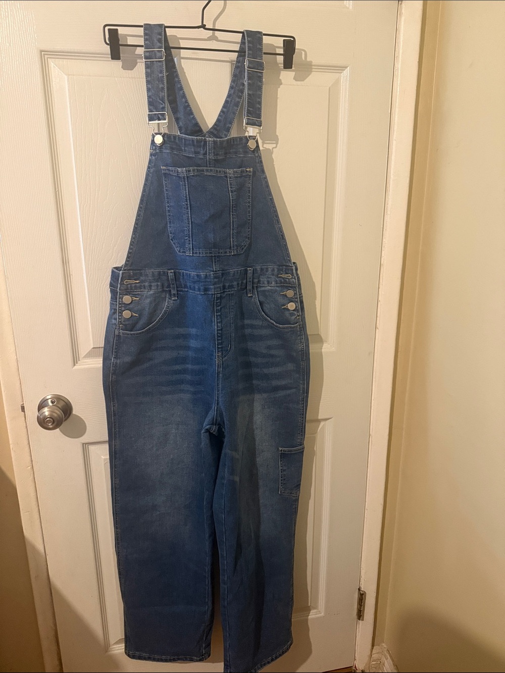 FLAMINGALS Denim Overalls Wide Leg
size M(NWOT) size L (NWT) 36” Waist 27” ins
